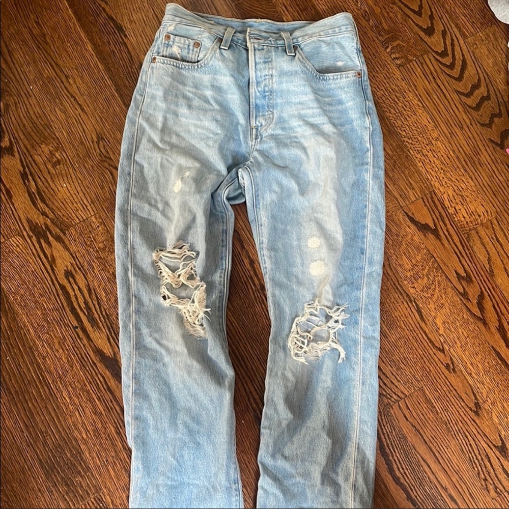 Levi’s light washed ripped 501 jeans